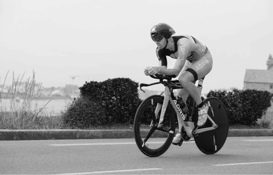 Aux origines : 
le frisson de la course et l’ambition de deux frères